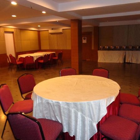 Oyster Airport Hotel Haiderabad Buitenkant foto