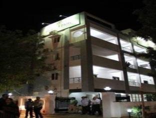 Oyster Airport Hotel Haiderabad Buitenkant foto
