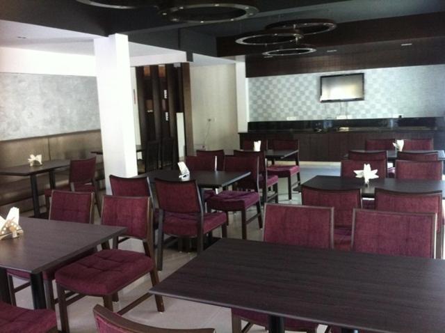 Oyster Airport Hotel Haiderabad Buitenkant foto